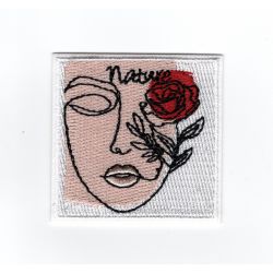 Patch Ecusson Thermocollant Visage de femme abstrait Rose rouge 5 x 5 cm