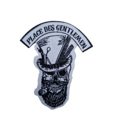 Patch Ecusson Thermocollant + 1 OFFERT Surprise Tête de mort Gentleman 4 x 5,50 cm